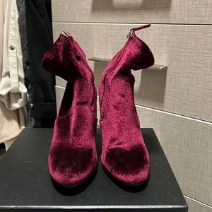 Steve Madden velvet Burgundy booties size 36.5